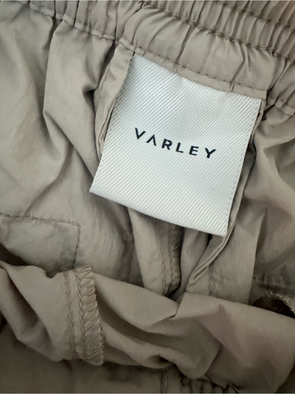 Varley Harmon High Rise 4” Drawstring Athletic Shorts Tan/Cream Trim Pockets - Picture 7 of 10